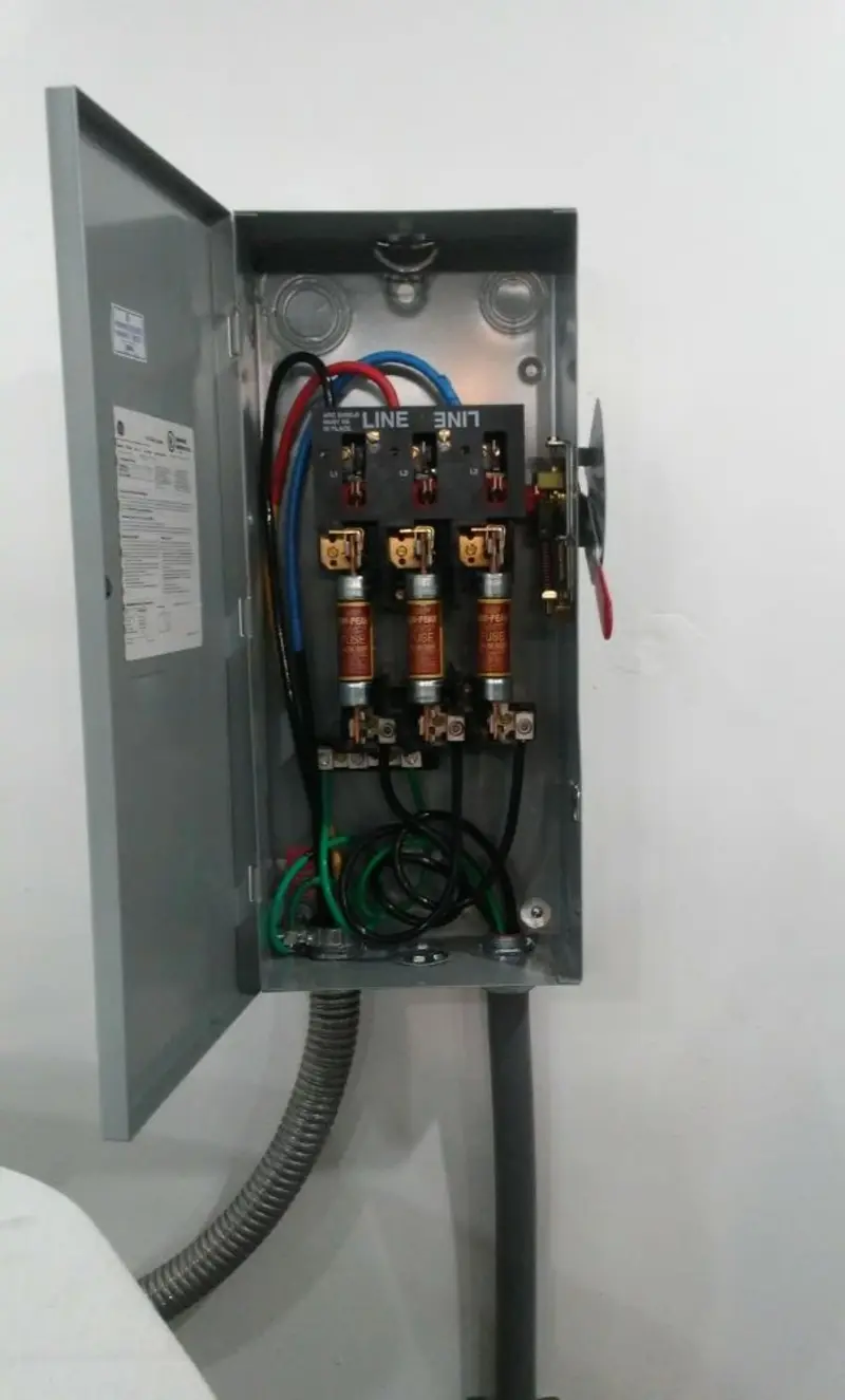 Three-phase disconnect switch installed for Smoke Detector Installation in Carl Junction